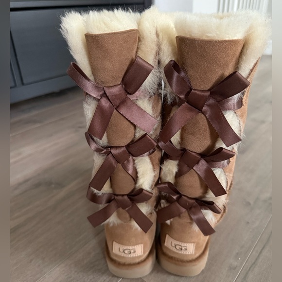 UGG Chestnut Bailey Bow Tall II Boots - Picture 7 of 8